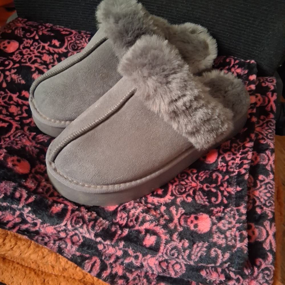 Women's Cozy Slip-On Grey Clogs